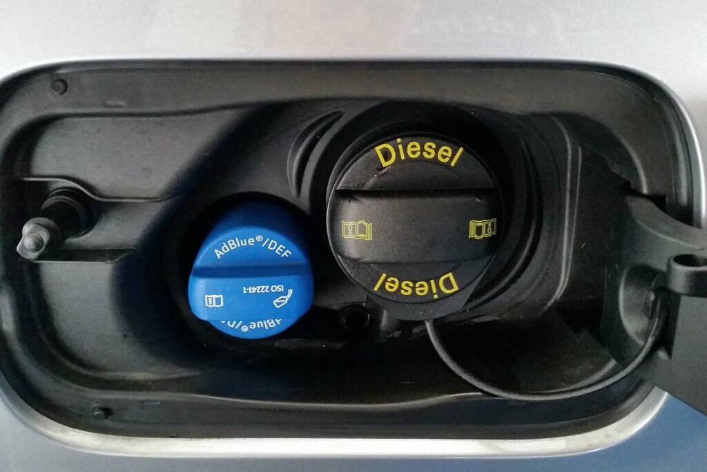 Audi Inlets Fuel AdBlue (1)